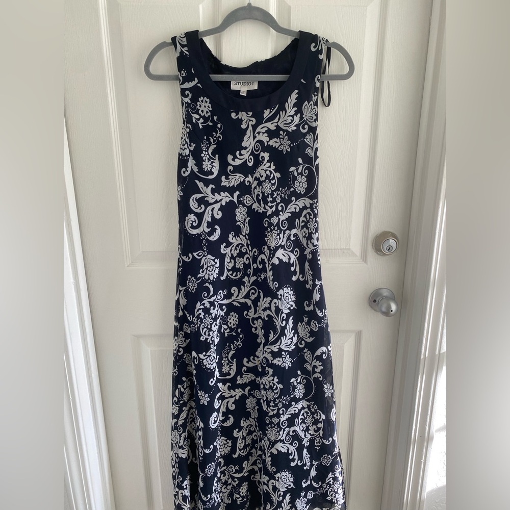 Elegant black and white floral dress, size 12, studio 1 dress